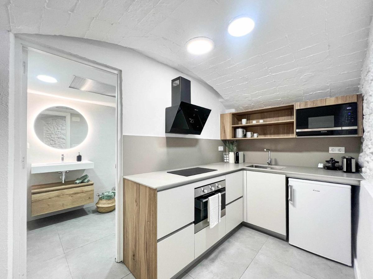 Casa Besalu Estudio En El Centro Del Pueblo Luaran gambar