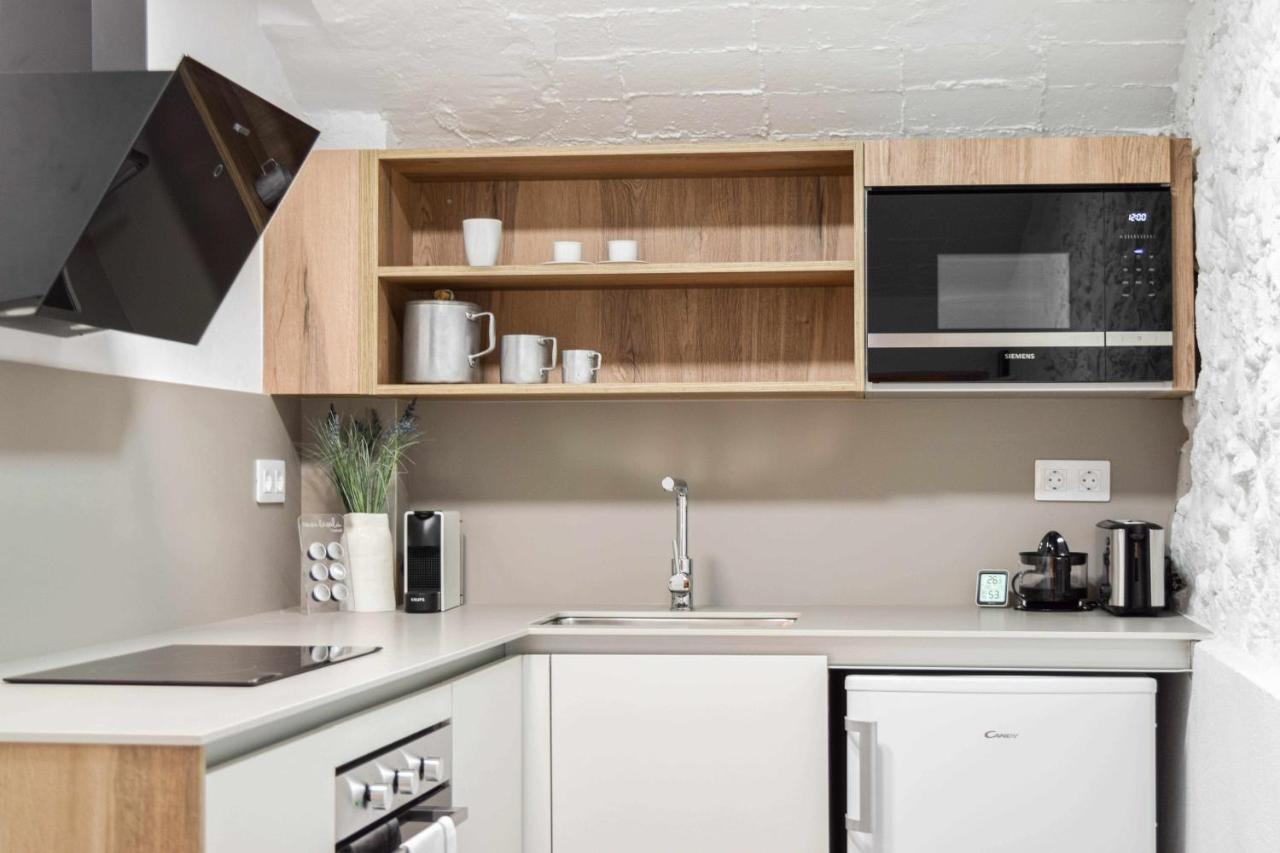 Casa Besalu Estudio En El Centro Del Pueblo Luaran gambar