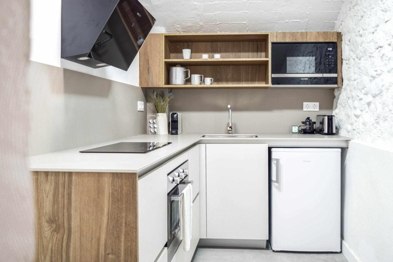 Casa Besalu Estudio En El Centro Del Pueblo Luaran gambar