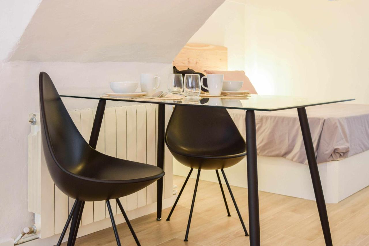 Casa Besalu Estudio En El Centro Del Pueblo Luaran gambar