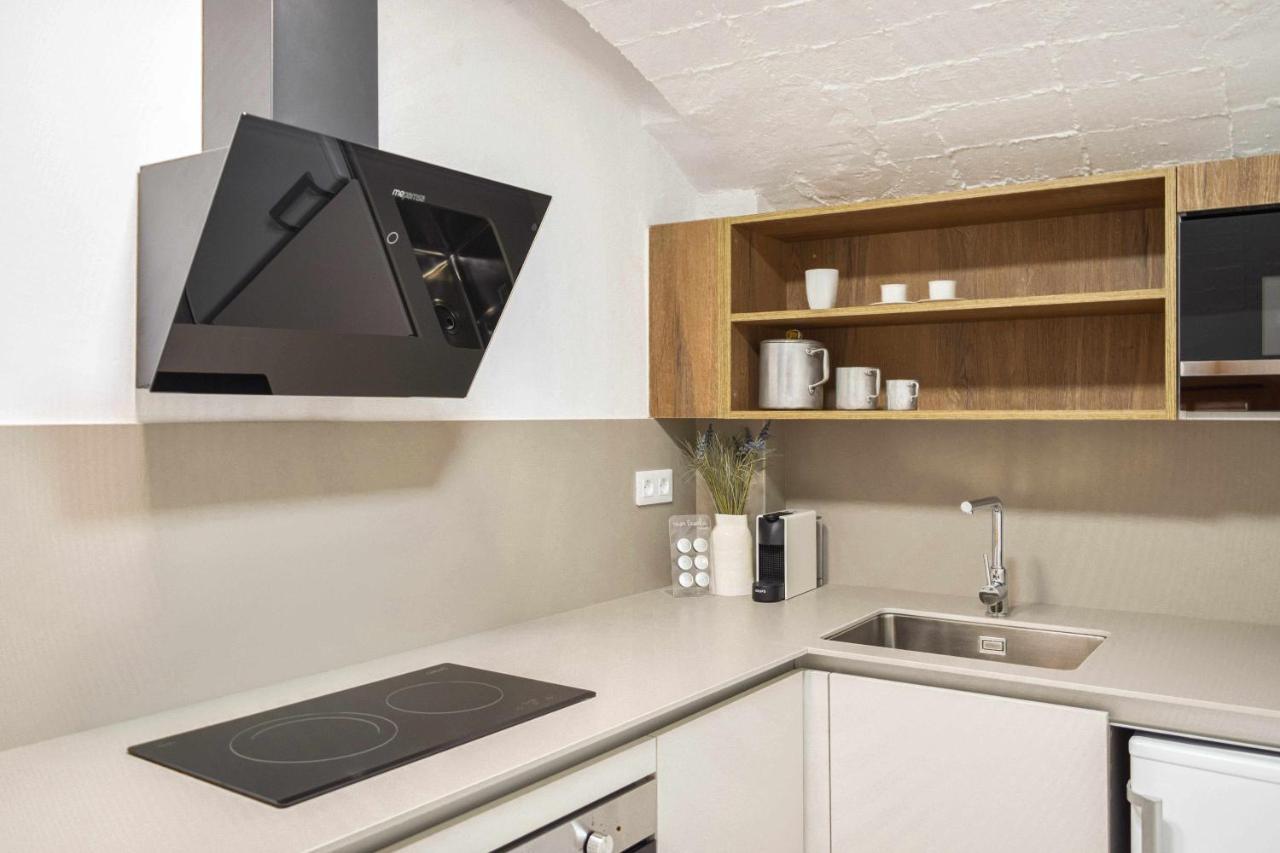 Casa Besalu Estudio En El Centro Del Pueblo Luaran gambar