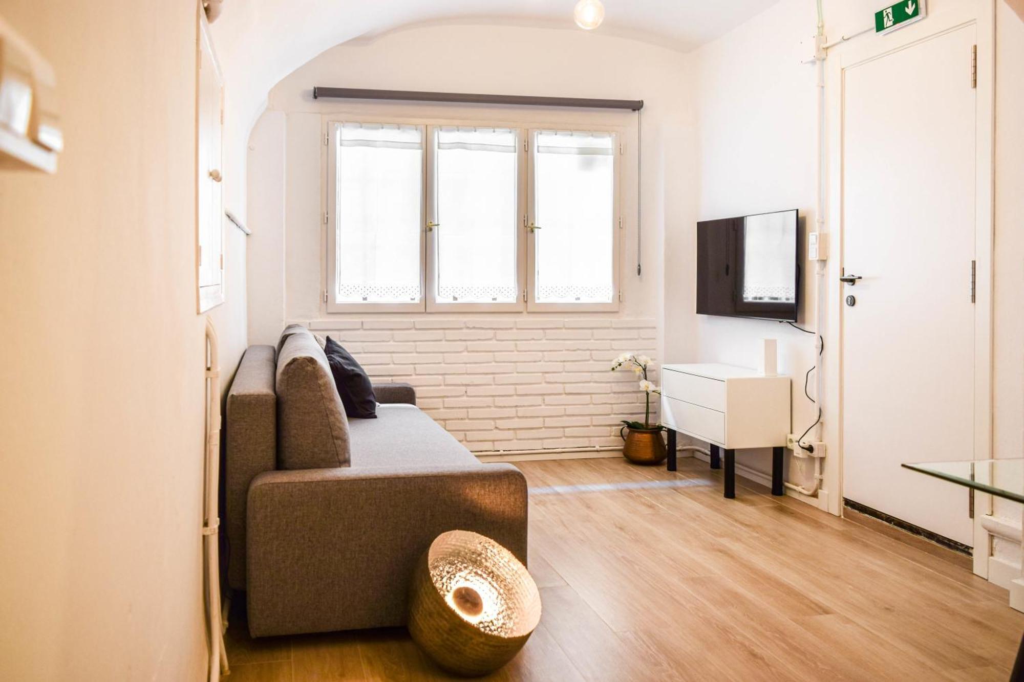 Casa Besalu Estudio En El Centro Del Pueblo Luaran gambar