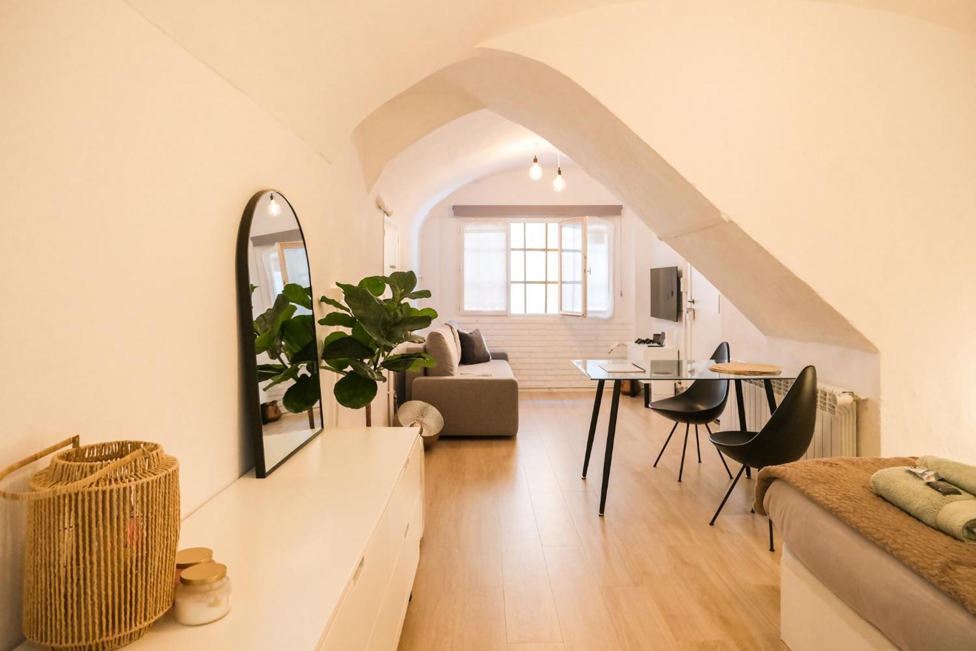 Casa Besalu Estudio En El Centro Del Pueblo Luaran gambar