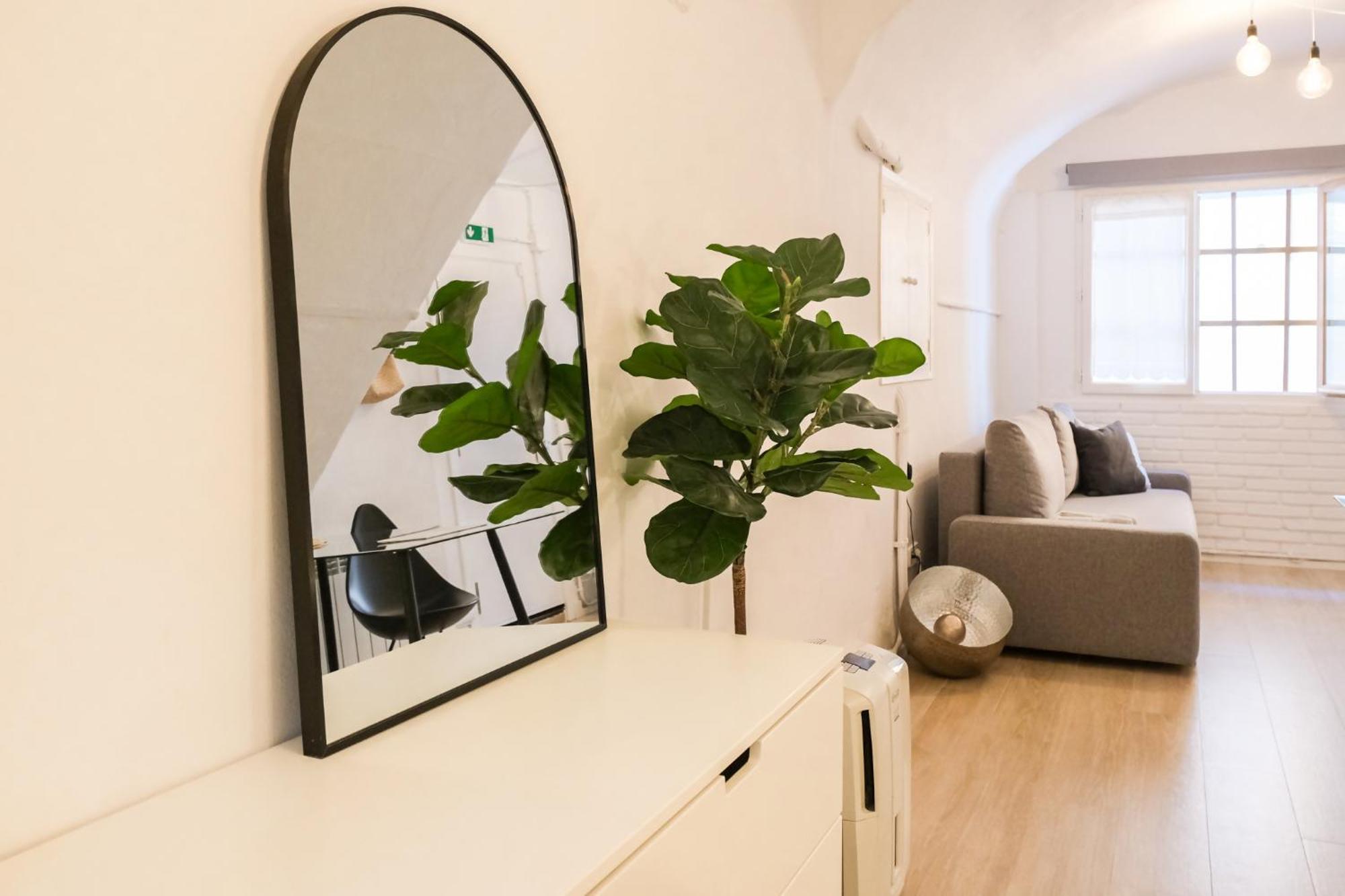 Casa Besalu Estudio En El Centro Del Pueblo Luaran gambar