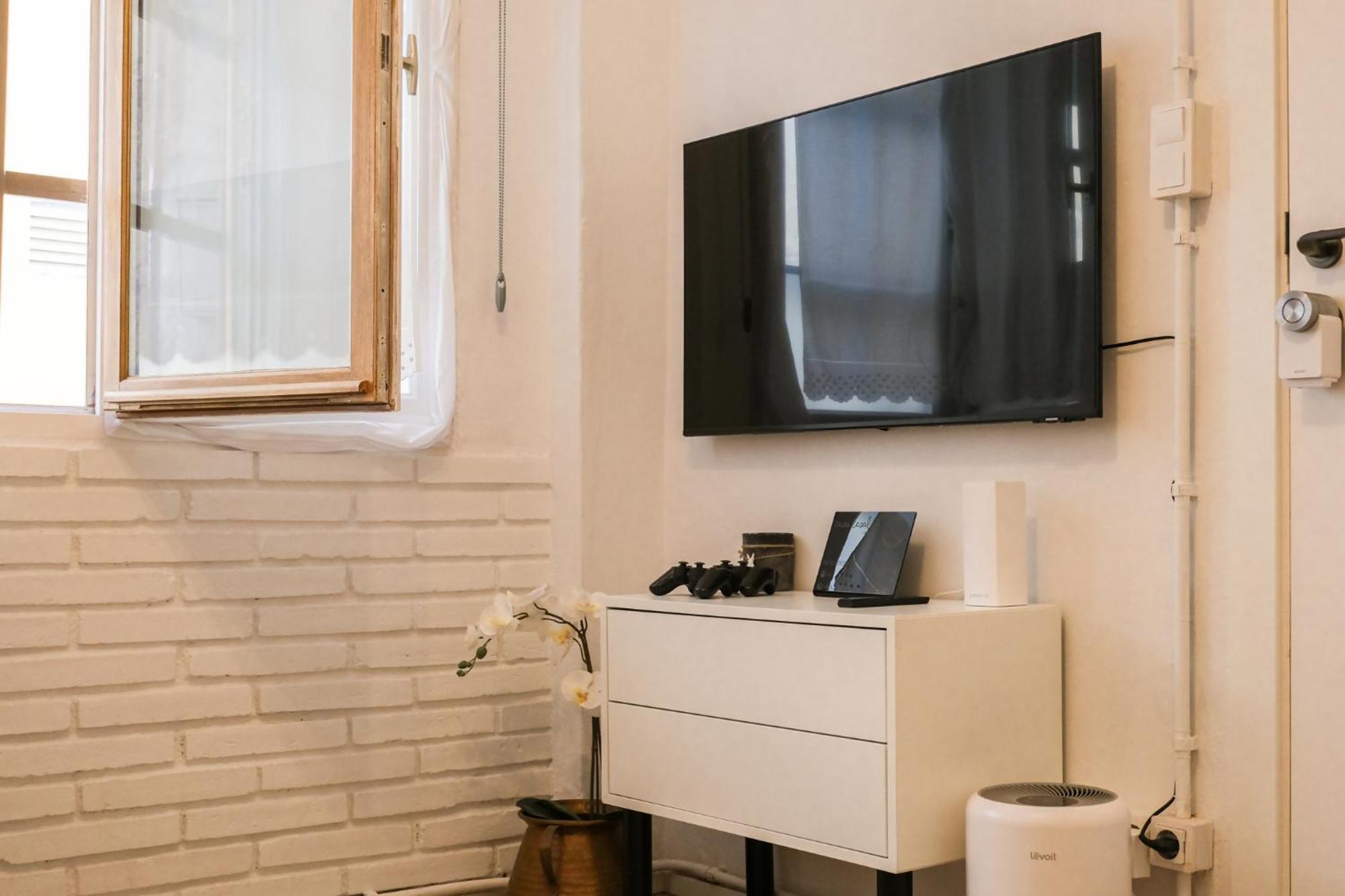 Casa Besalu Estudio En El Centro Del Pueblo Luaran gambar