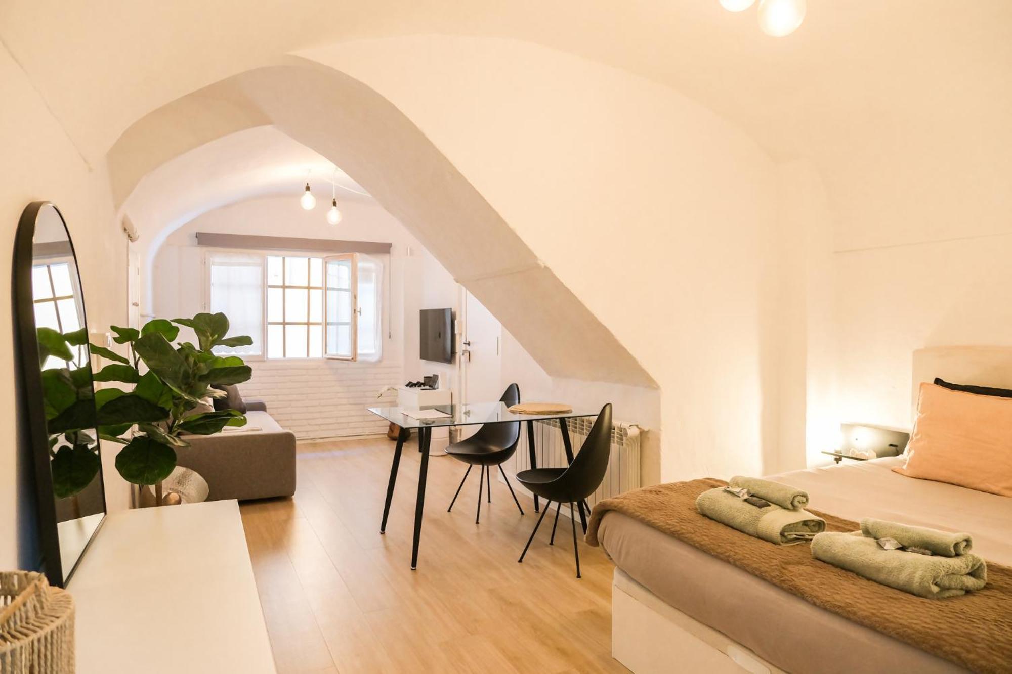 Casa Besalu Estudio En El Centro Del Pueblo Luaran gambar
