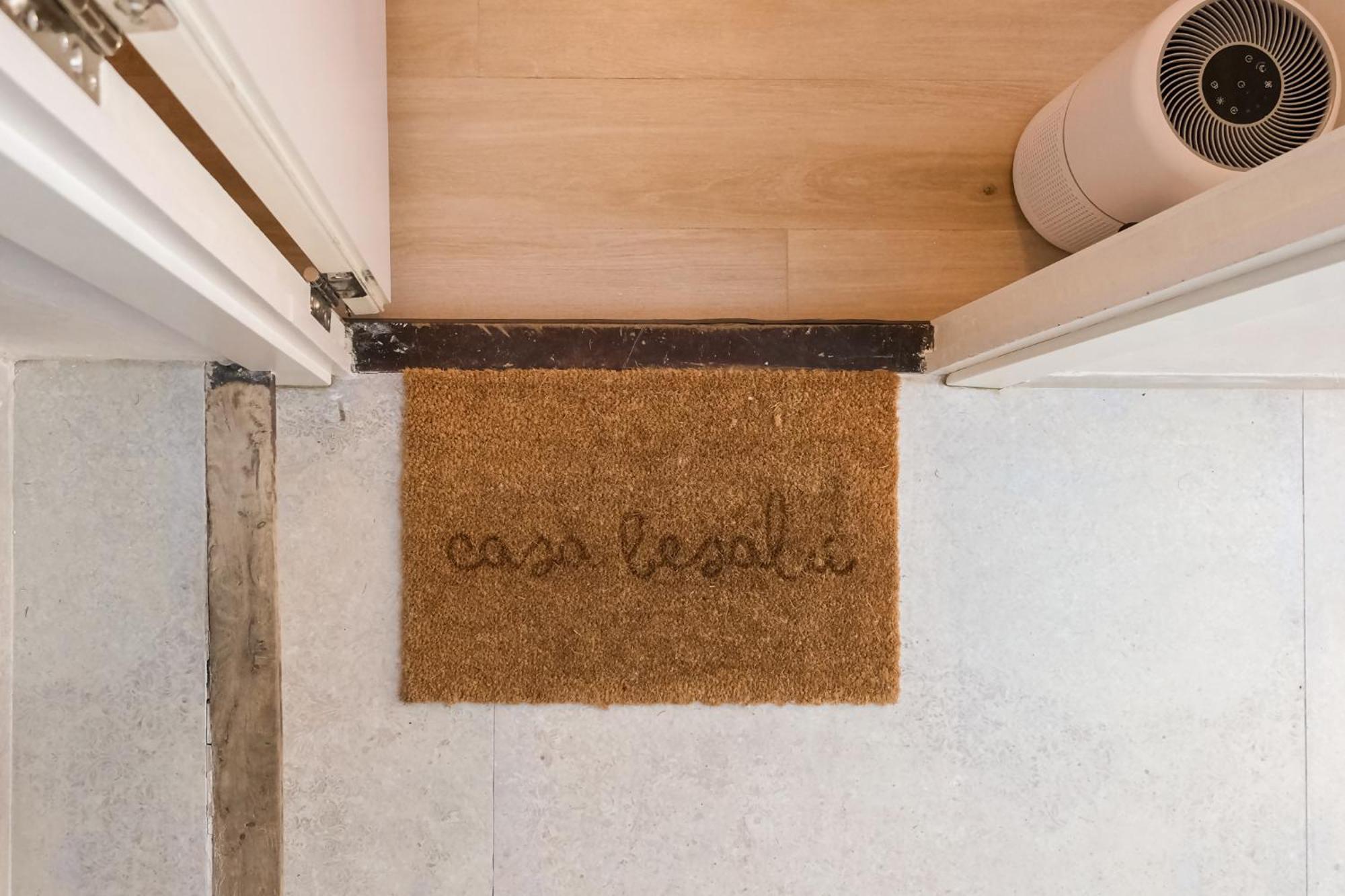 Casa Besalu Estudio En El Centro Del Pueblo Luaran gambar
